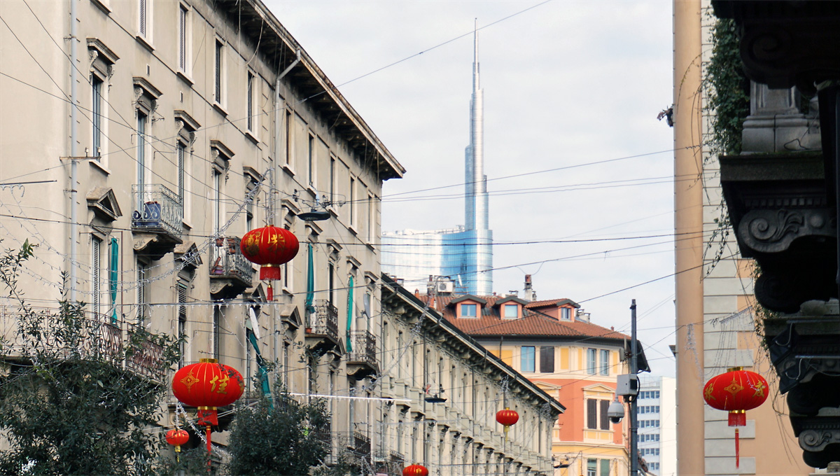 Chinatown nascosta, tra negozi storici e una torre medievale